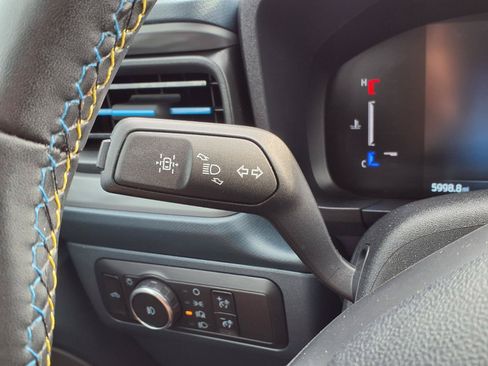Used 2025 Ford Maverick Lobo AWD/4WD image 13
