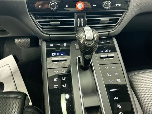 Certified 2023 Porsche Macan Turbo image 18