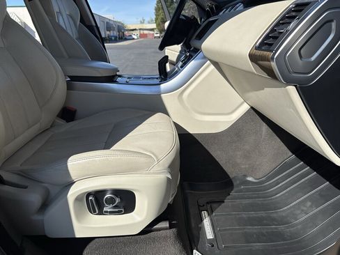 Used 2017 Land Rover Range Rover Sport HSE image 38