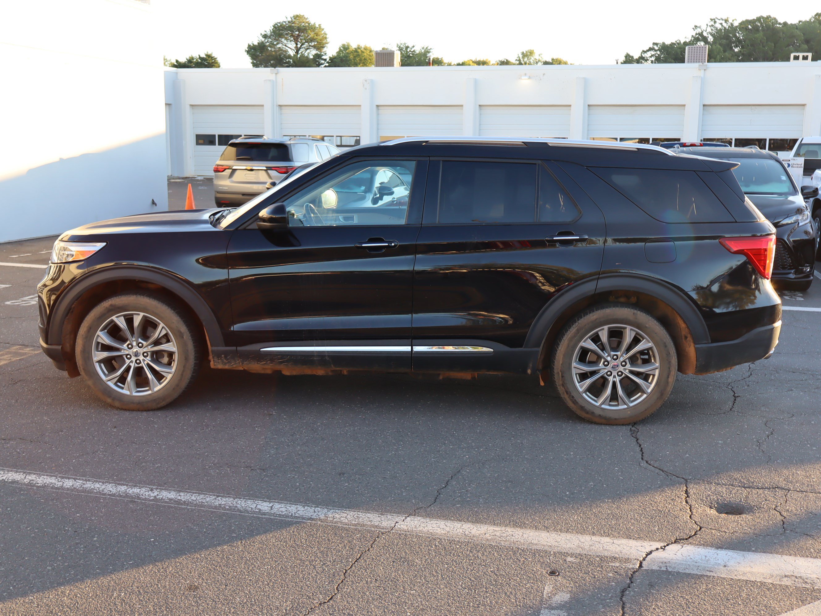 Used 2023 Ford Explorer Limited AWD/4WD image 18