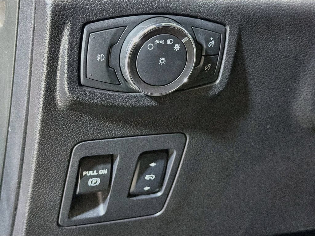 Used 2018 Ford Expedition XLT AWD/4WD image 12