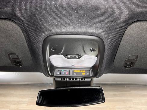 Used 2025 Chevrolet Colorado Z71 w/ Technology Package image 19