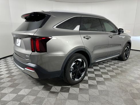Used 2025 Kia Sorento EX image 8