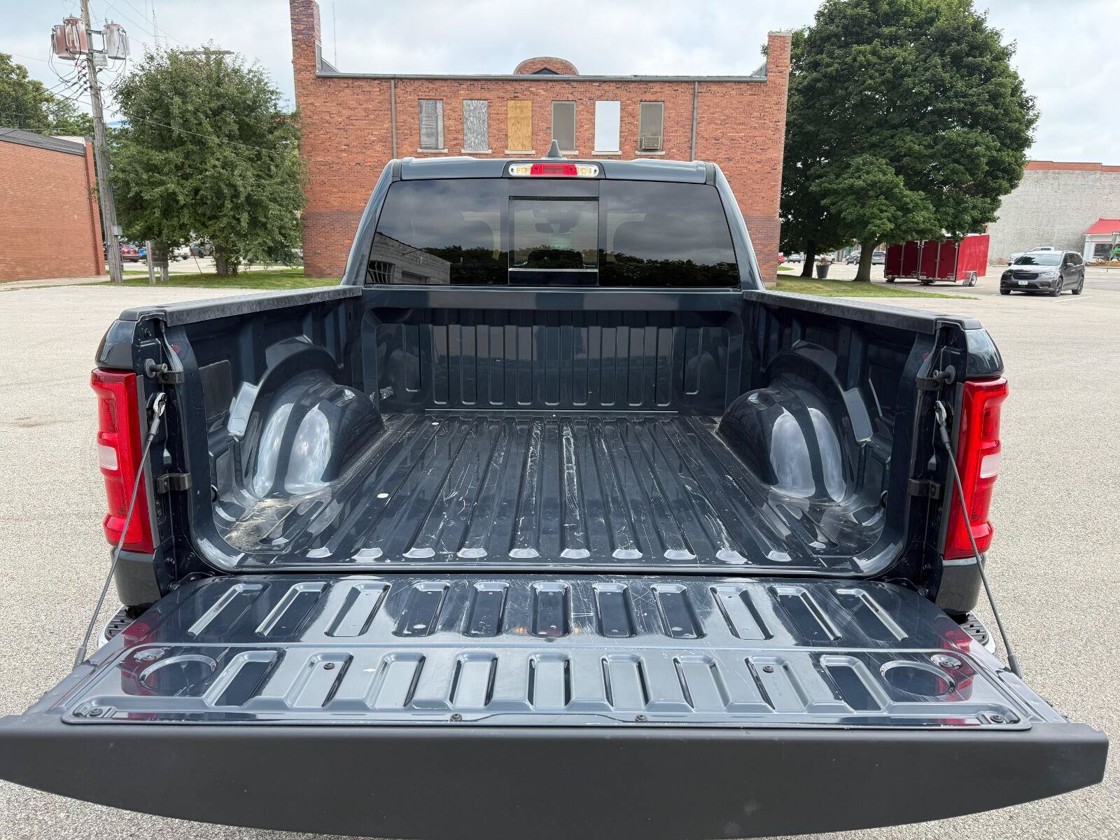 Used 2025 RAM 1500 Big Horn AWD/4WD image 7