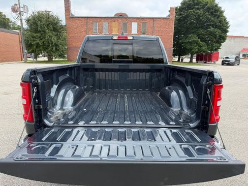Used 2025 RAM 1500 Big Horn AWD/4WD image 7