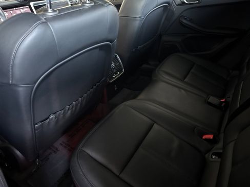 Used 2024 Porsche Macan image 13