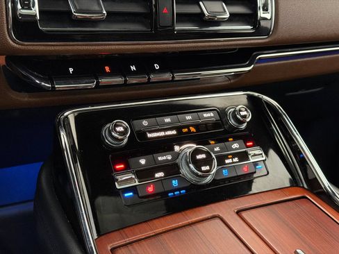 Used 2022 Lincoln Navigator L Reserve AWD/4WD image 32