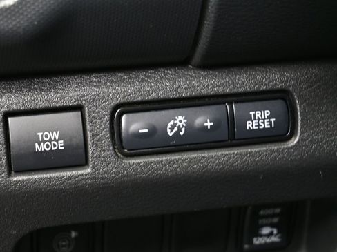 Used 2022 Nissan Frontier SV image 13