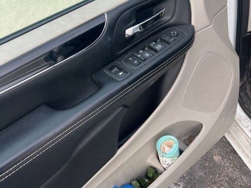 Used 2019 Dodge Grand Caravan SXT image 16