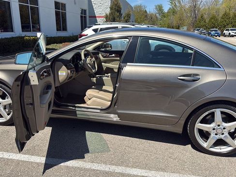 Used 2012 Mercedes-Benz CLS 550 4MATIC image 5