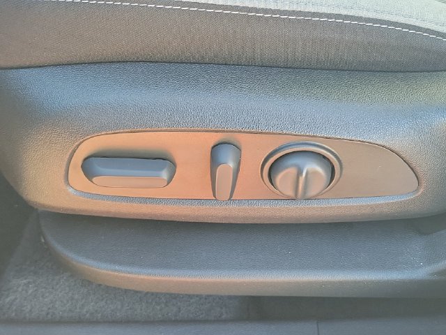 Used 2023 Chevrolet Equinox LT FWD image 6