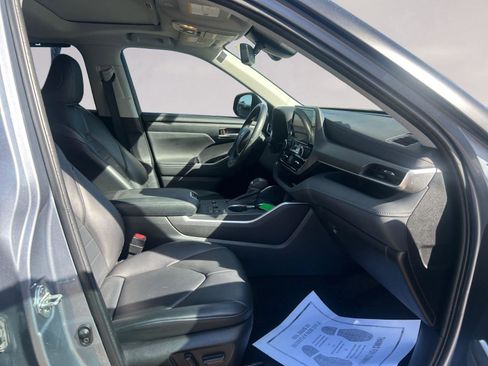 Used 2023 Toyota Highlander XLE image 15