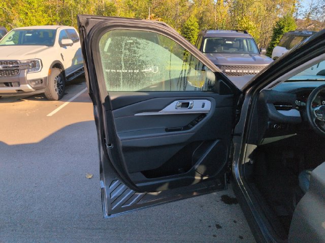 Certified 2025 Ford Explorer Active w/ Active Comfort Package AWD/4WD image 27