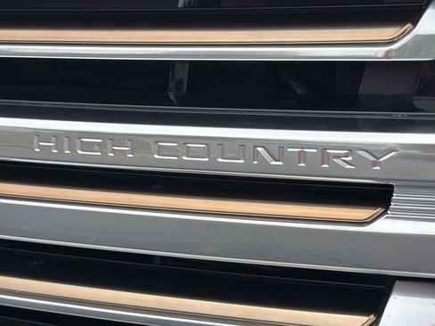 Used 2022 Chevrolet Tahoe High Country AWD/4WD image 9