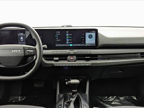 Used 2025 Kia K4 FWD image 27