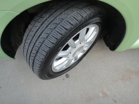 Used 2004 Volkswagen Beetle GLS FWD image 13