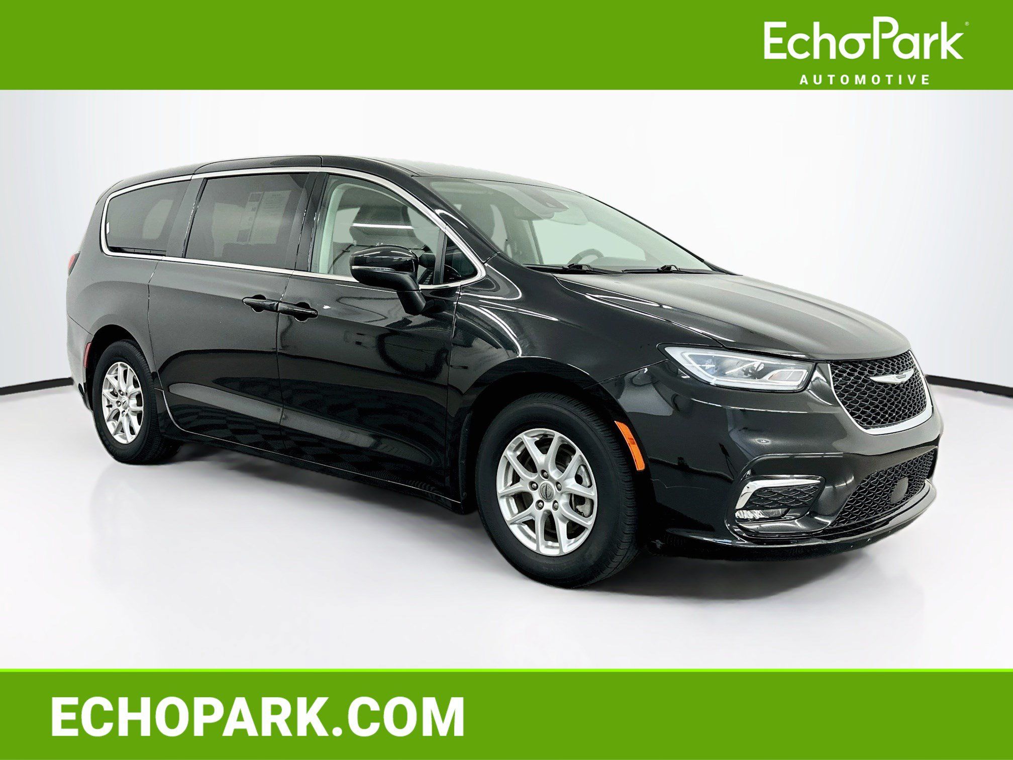 Used 2023 Chrysler Pacifica Touring-L FWD image 1