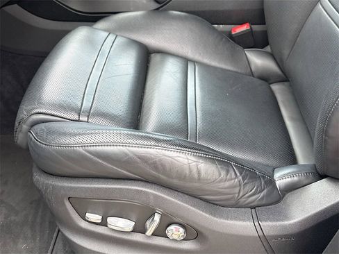 Used 2020 Porsche Cayenne w/ Premium Package image 21