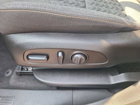 Used 2022 Chevrolet Equinox LT FWD image 18