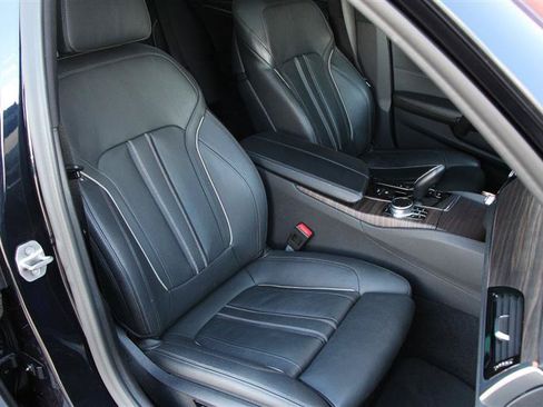 Used 2021 BMW M550i xDrive AWD/4WD image 22
