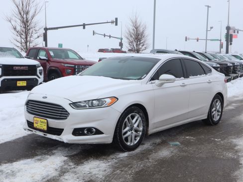 Used 2015 Ford Fusion SE w/ Equipment Group 202A image 3