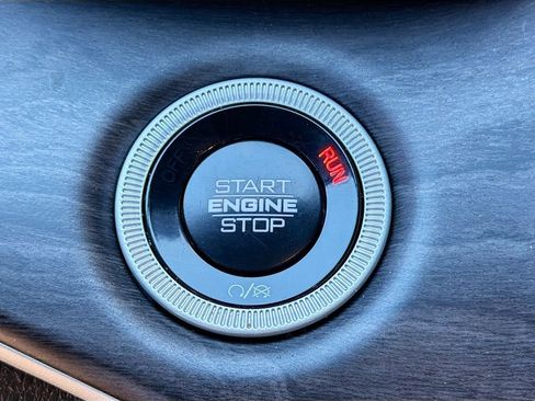 Used 2024 Jeep Grand Cherokee Limited image 38