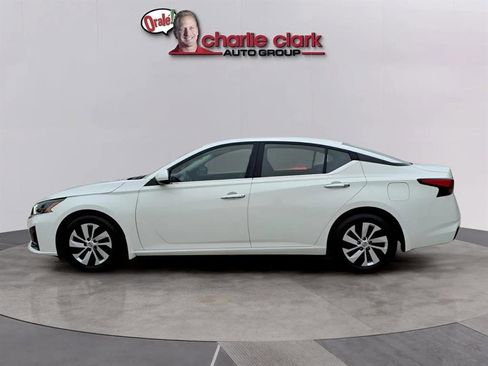 Used 2023 Nissan Altima 2.5 S image 2