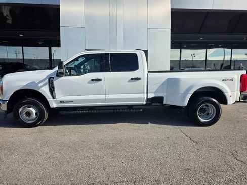 Used 2025 Ford F350 XLT image 3