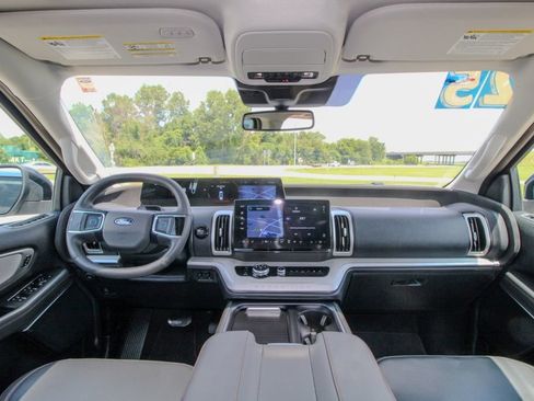 Used 2025 Ford Expedition Active AWD/4WD image 14