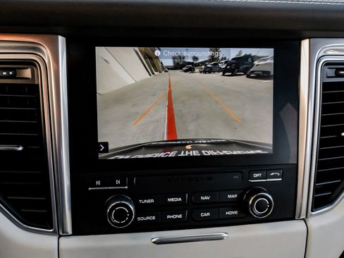 Used 2017 Porsche Macan S image 21