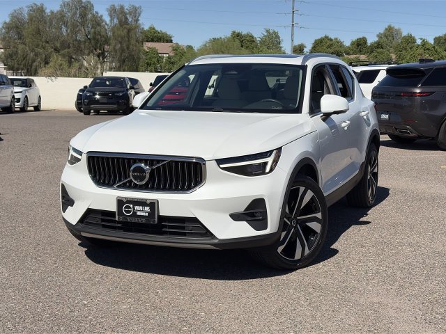 Used 2024 Volvo XC40 B5 Plus w/ Protection Package Premier AWD/4WD image 3