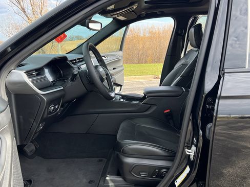 Used 2024 Jeep Grand Cherokee Altitude image 14