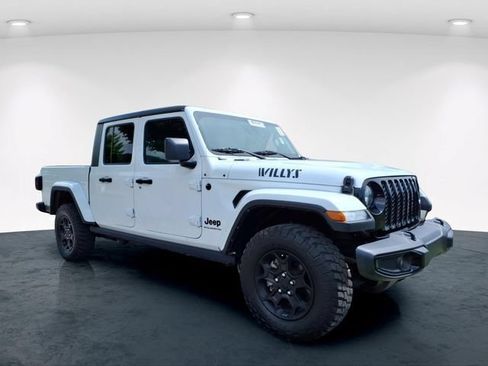 Used 2023 Jeep Gladiator Sport AWD/4WD image 4