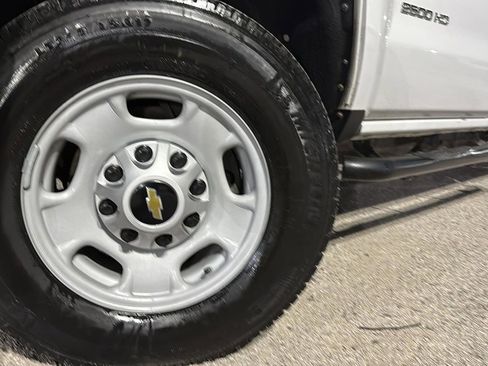 Used 2018 Chevrolet Silverado 2500 W/T w/ WT Convenience Package image 4