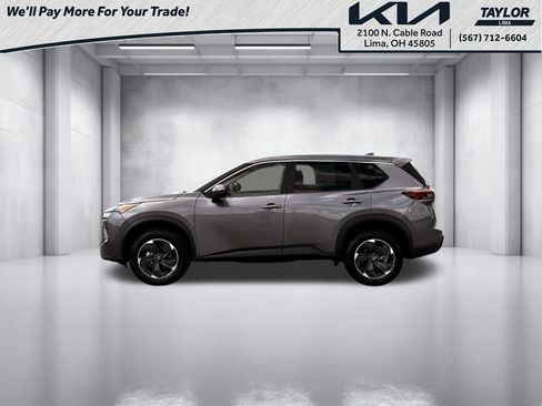 Used 2025 Nissan Rogue SV AWD/4WD image 3
