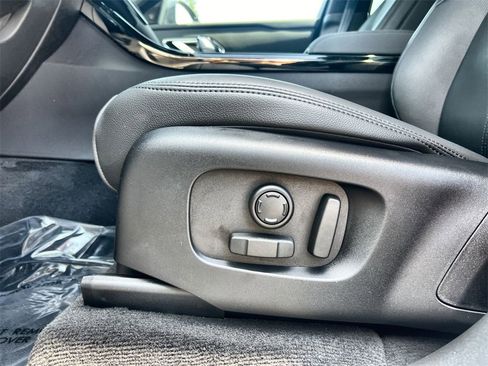 Certified 2025 Land Rover Range Rover Velar Dynamic SE image 20