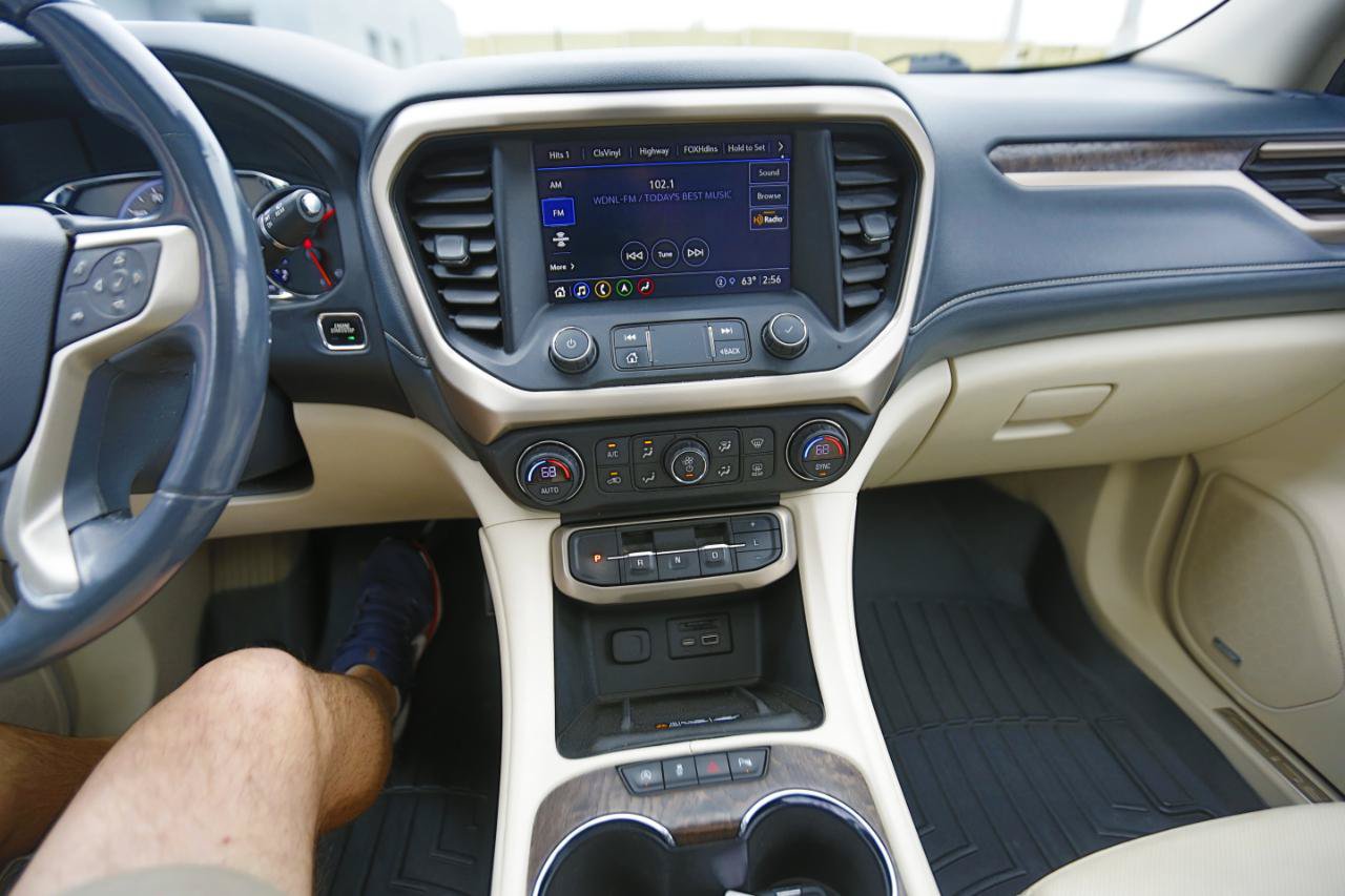 Used 2021 GMC Acadia Denali w/ Denali Ultimate Package AWD/4WD image 8