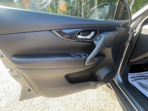 Used 2018 Nissan Rogue SL w/ Premium Package FWD image 15
