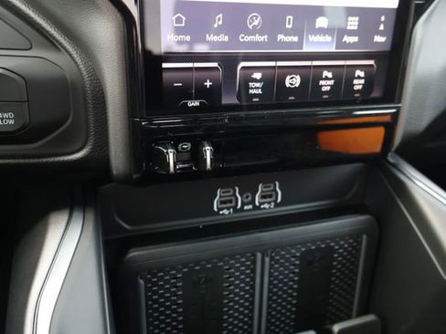 New 2026 RAM 2500 Laramie AWD/4WD image 14