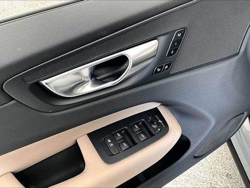 New 2026 Volvo XC60 B5 Plus w/ Protection Package Premier AWD/4WD image 18
