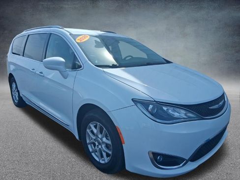 Used 2020 Chrysler Pacifica Touring-L FWD image 9
