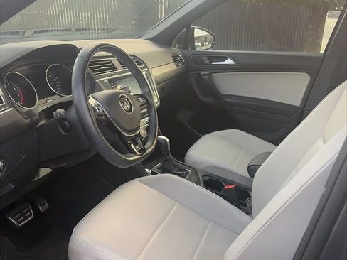 Used 2021 Volkswagen Tiguan SE R-Line image 8
