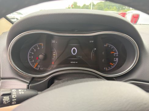 Used 2019 Jeep Grand Cherokee Laredo RWD image 13