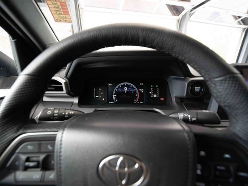 Used 2025 Toyota Tacoma SR5 AWD/4WD image 15