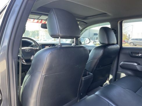 Used 2019 Toyota Tacoma Limited image 23