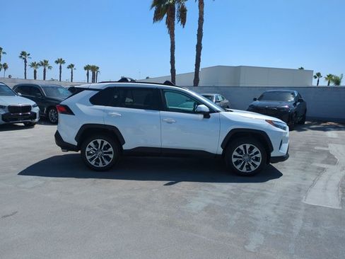 Used 2023 Toyota RAV4 XLE Premium FWD image 4