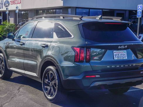Used 2022 Kia Sorento S w/ Panoramic Sunroof Package image 5