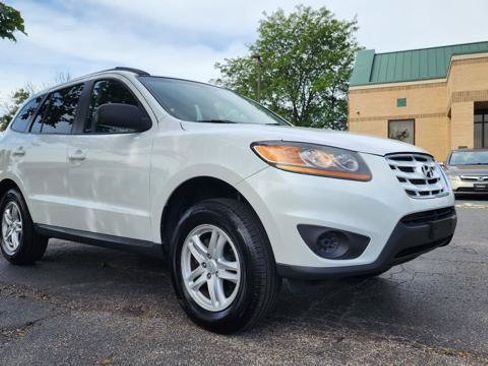 Used 2010 Hyundai Santa Fe GLS FWD image 2