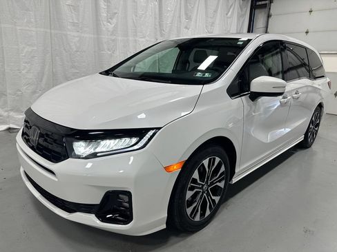 Used 2025 Honda Odyssey Elite image 3