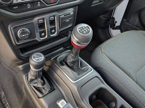 Used 2025 Jeep Wrangler Sport AWD/4WD image 12